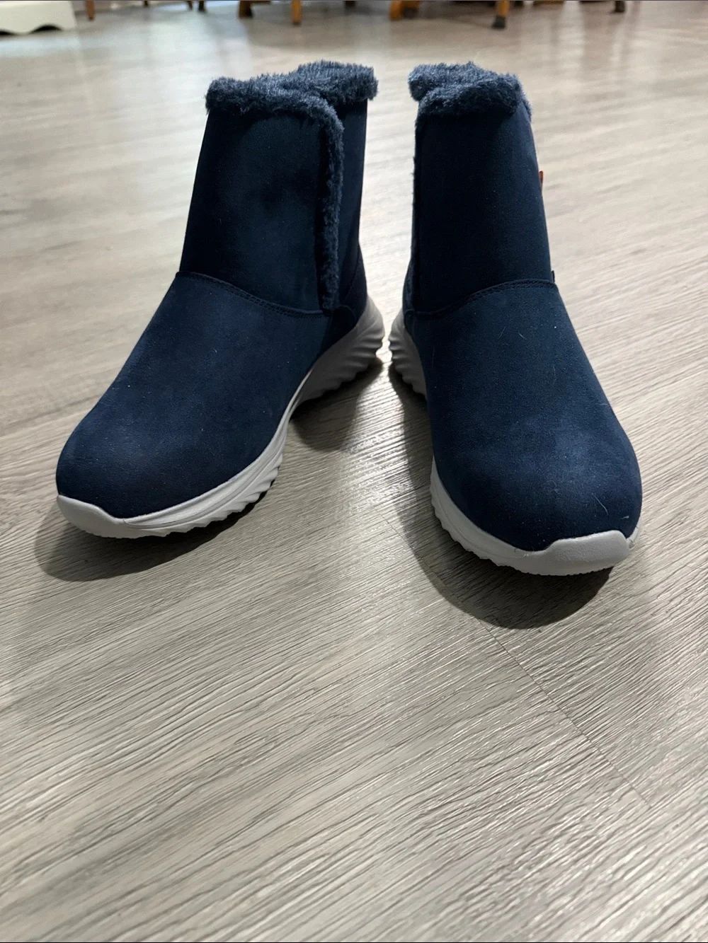 Cheek  Navy Faux-Fur Lined Slip-On Winter Boots Sz 7W Wide